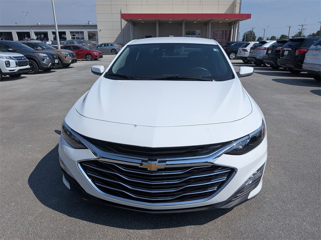2024 Chevrolet Malibu 1LT photo 2