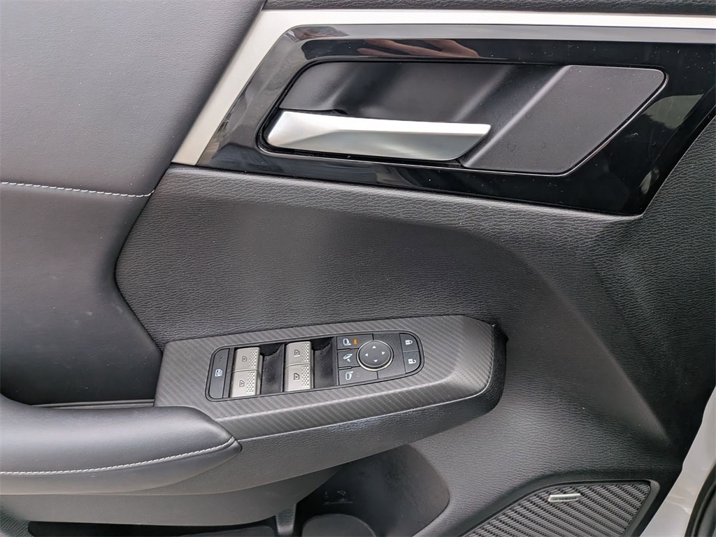 Thumbnail: 2025 Mitsubishi Outlander - 11