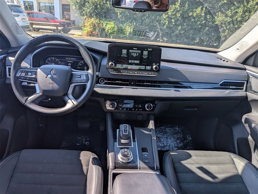 Thumbnail: 2024 Mitsubishi Outlander - 26