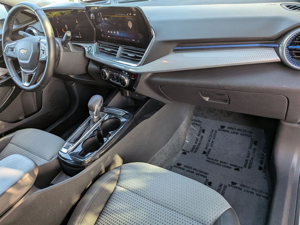 Thumbnail: 2025 Chevrolet Trax - 30