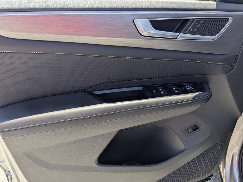 2025 Volkswagen Atlas Cross Sport SE w/Tech - Photo 11