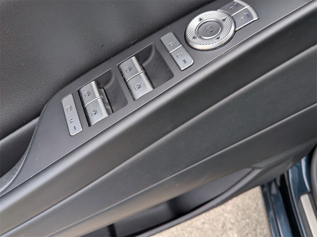 Thumbnail: 2023 Genesis G80 - 13