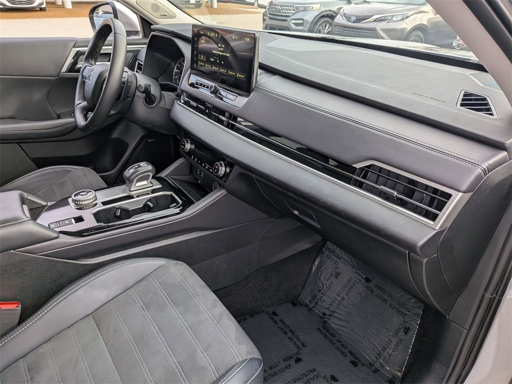 Thumbnail: 2025 Mitsubishi Outlander - 32