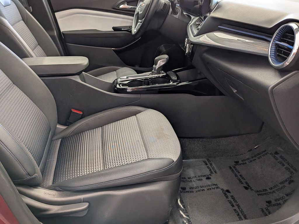 Thumbnail: 2025 Chevrolet Trax - 24