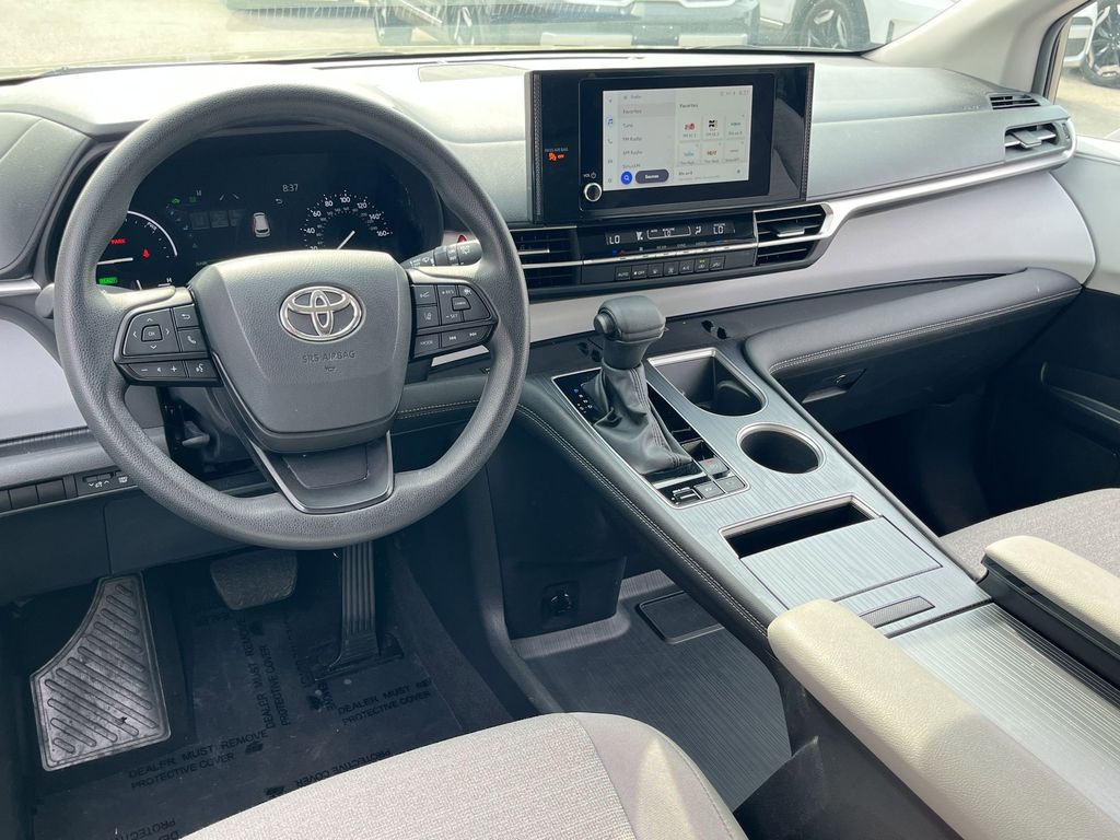 Thumbnail: 2025 Toyota Sienna - 25