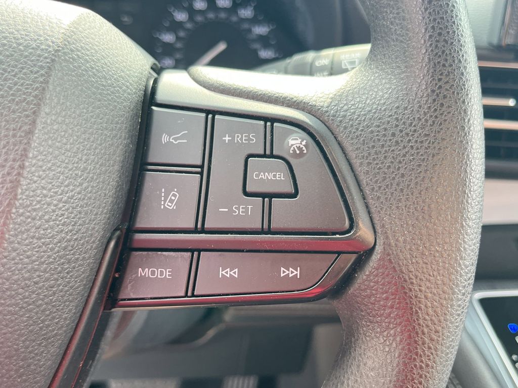 Thumbnail: 2025 Toyota Sienna - 21