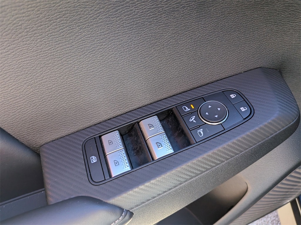 Thumbnail: 2025 Mitsubishi Outlander - 13