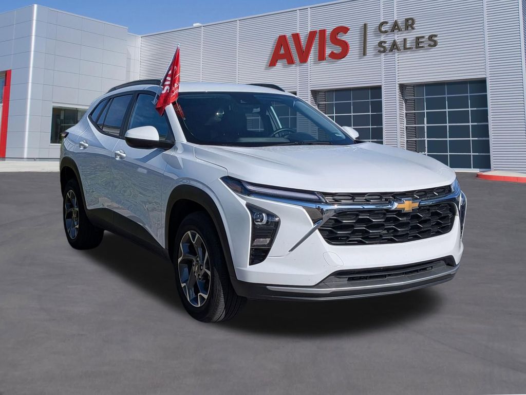 Thumbnail: 2025 Chevrolet Trax - 3