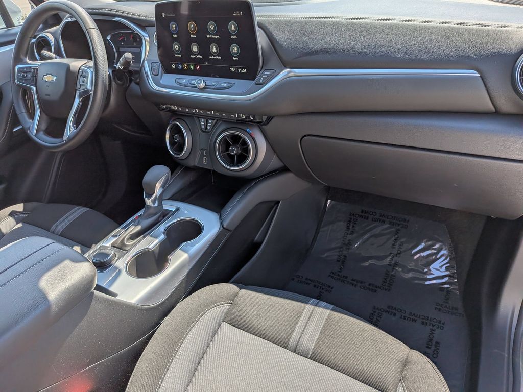 Thumbnail: 2025 Chevrolet Blazer - 32