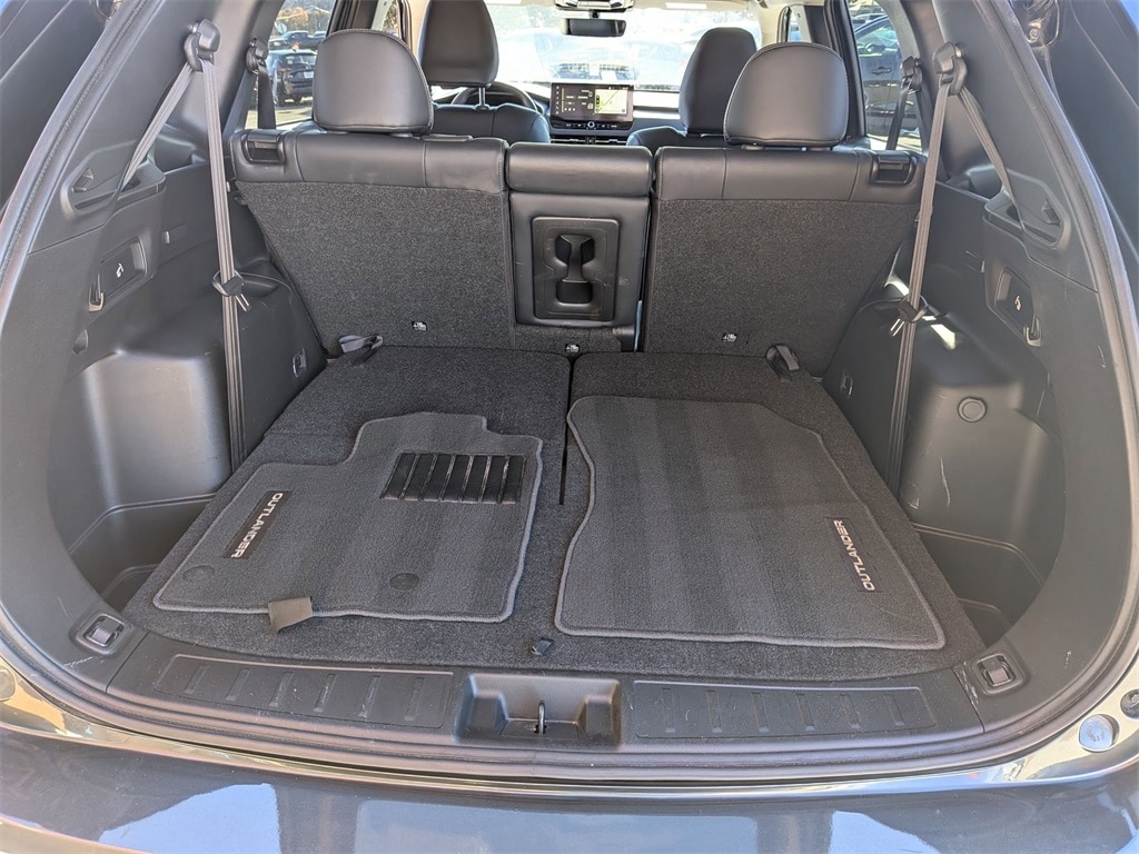 Thumbnail: 2025 Mitsubishi Outlander - 30