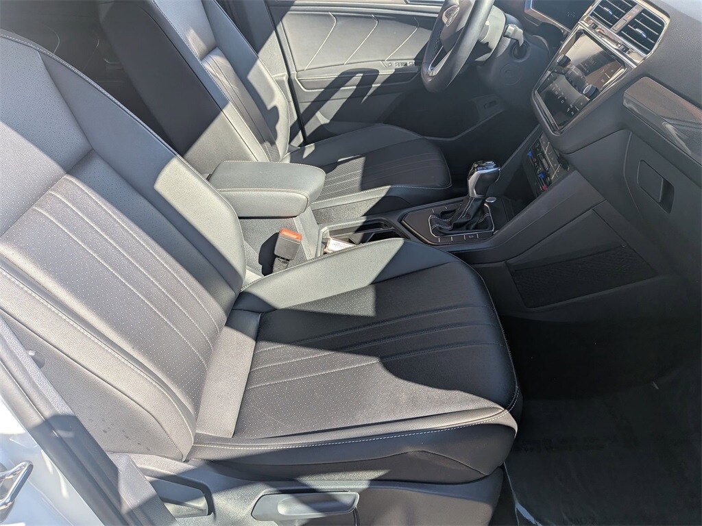 Thumbnail: 2024 Volkswagen Tiguan - 30