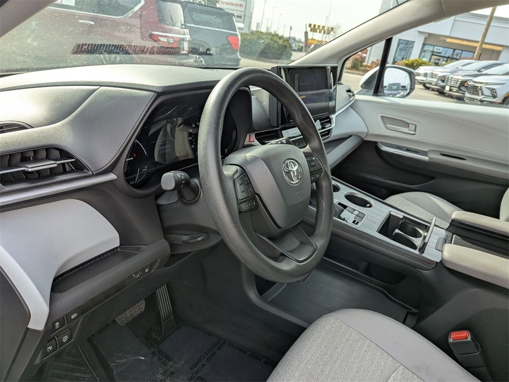 Thumbnail: 2025 Toyota Sienna - 15