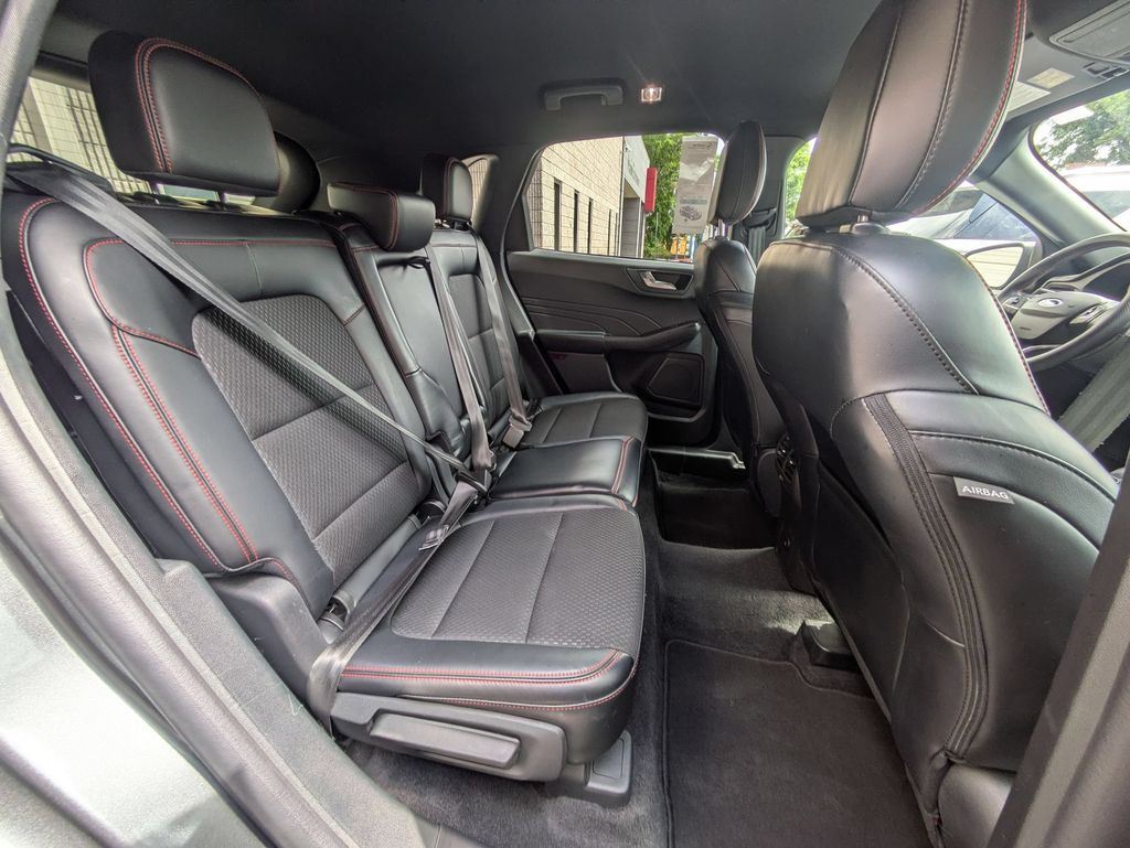 2025 Ford Escape ST-Line - Photo 29
