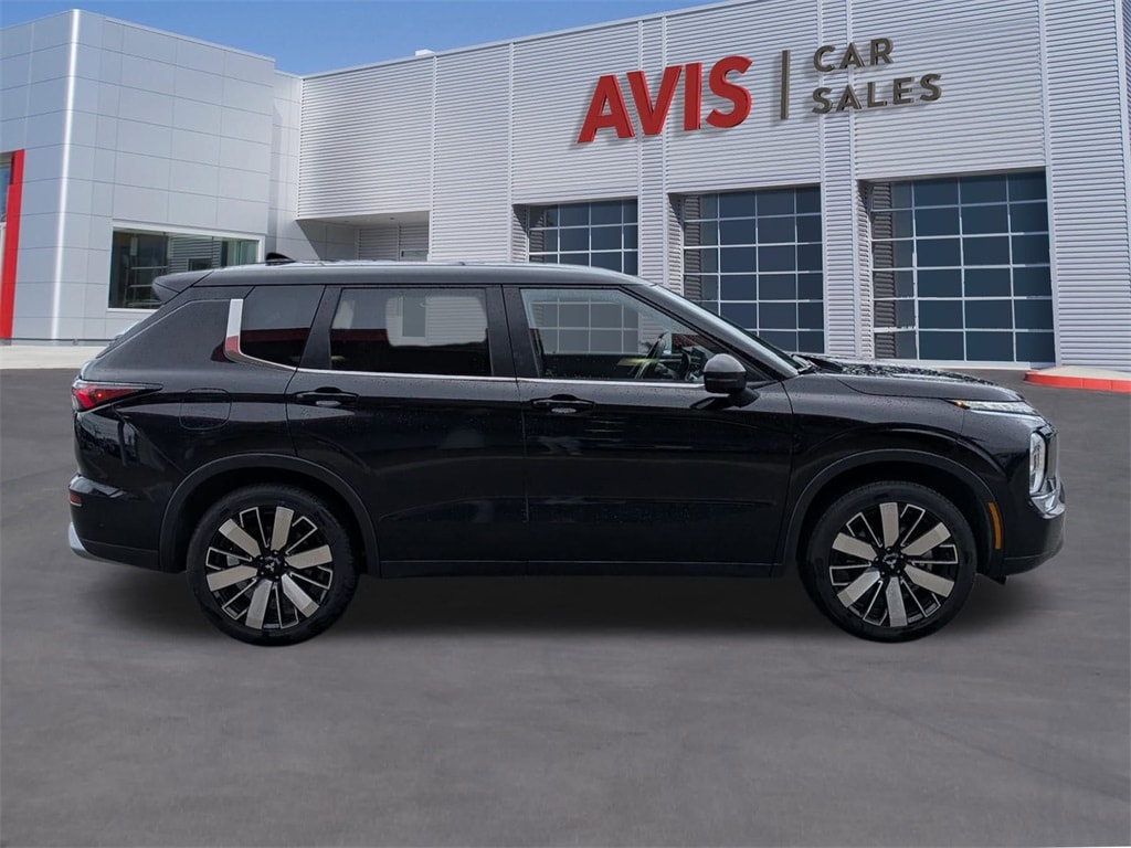 Thumbnail: 2025 Mitsubishi Outlander - 5