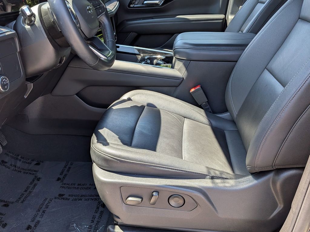 Thumbnail: 2025 Chevrolet Suburban - 22