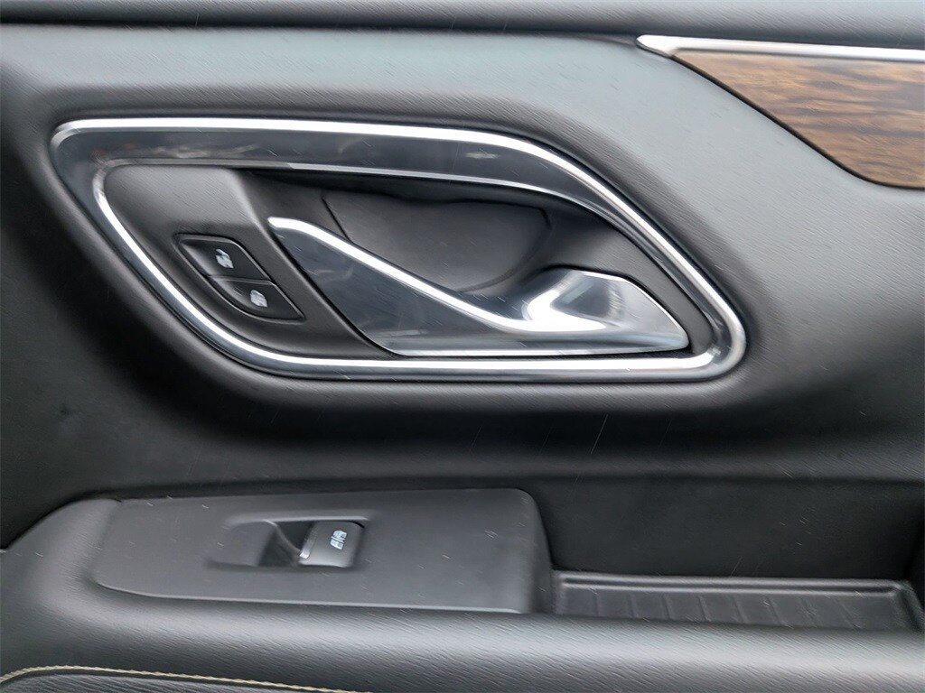 Thumbnail: 2023 Chevrolet Suburban - 32