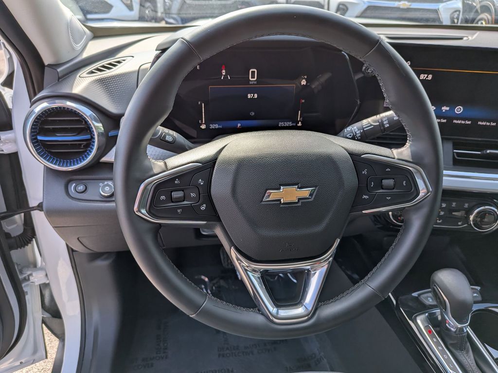 Thumbnail: 2025 Chevrolet Trax - 21