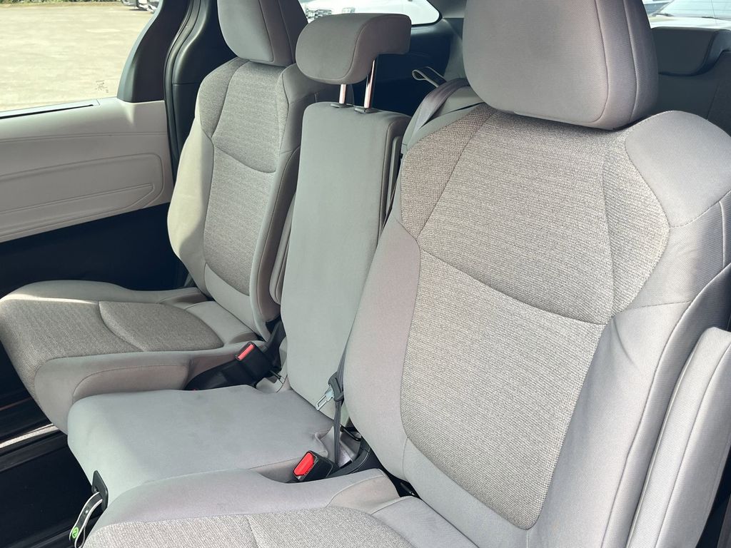 Thumbnail: 2025 Toyota Sienna - 27