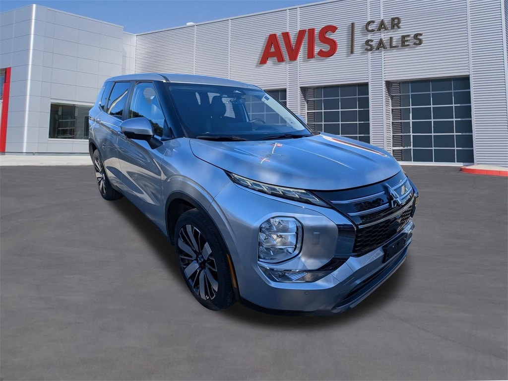 Thumbnail: 2025 Mitsubishi Outlander - 3