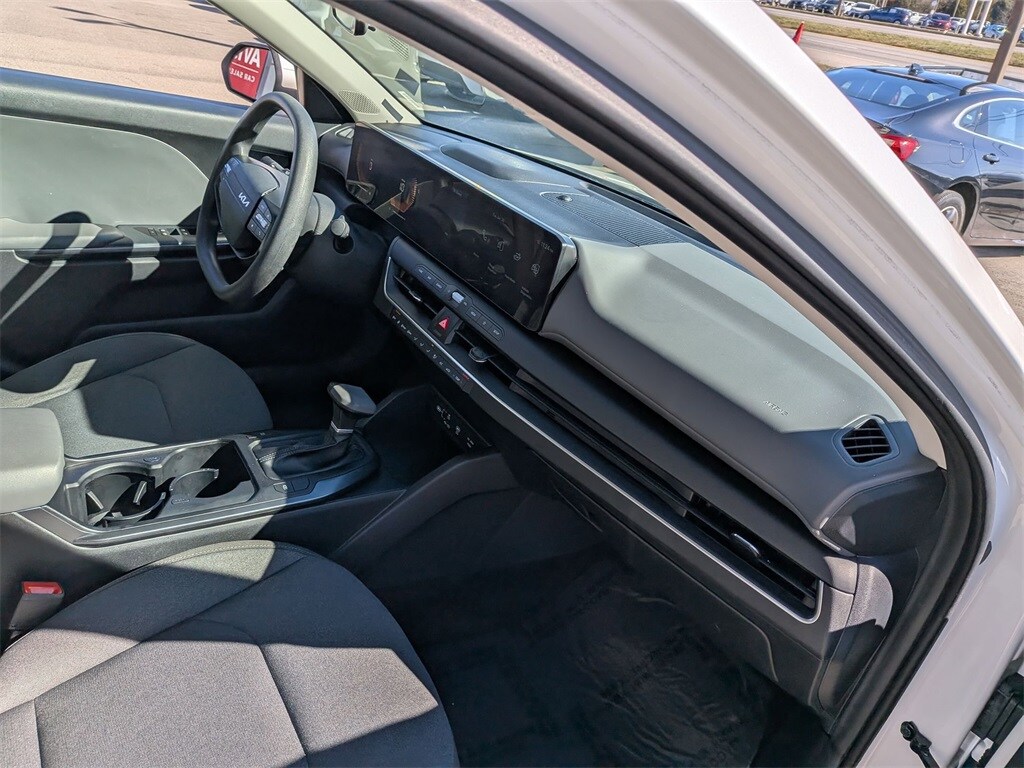 Thumbnail: 2025 Kia K4 - 28