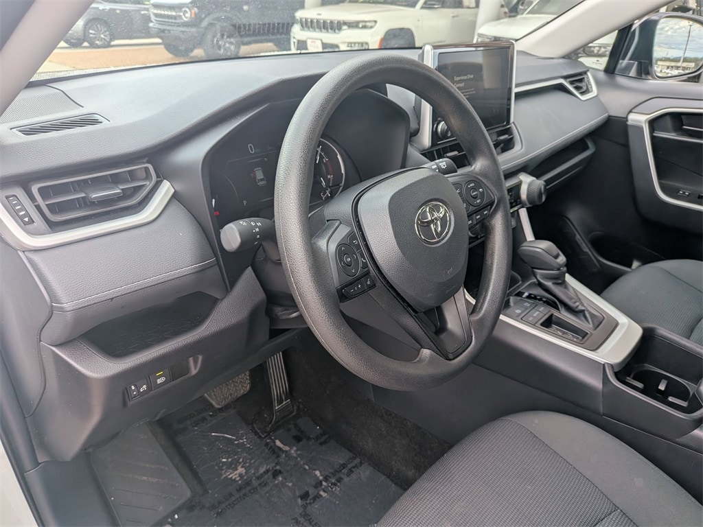 Thumbnail: 2025 Toyota RAV4 - 15