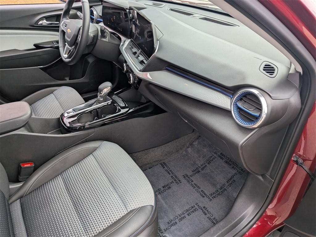 Thumbnail: 2025 Chevrolet Trax - 32