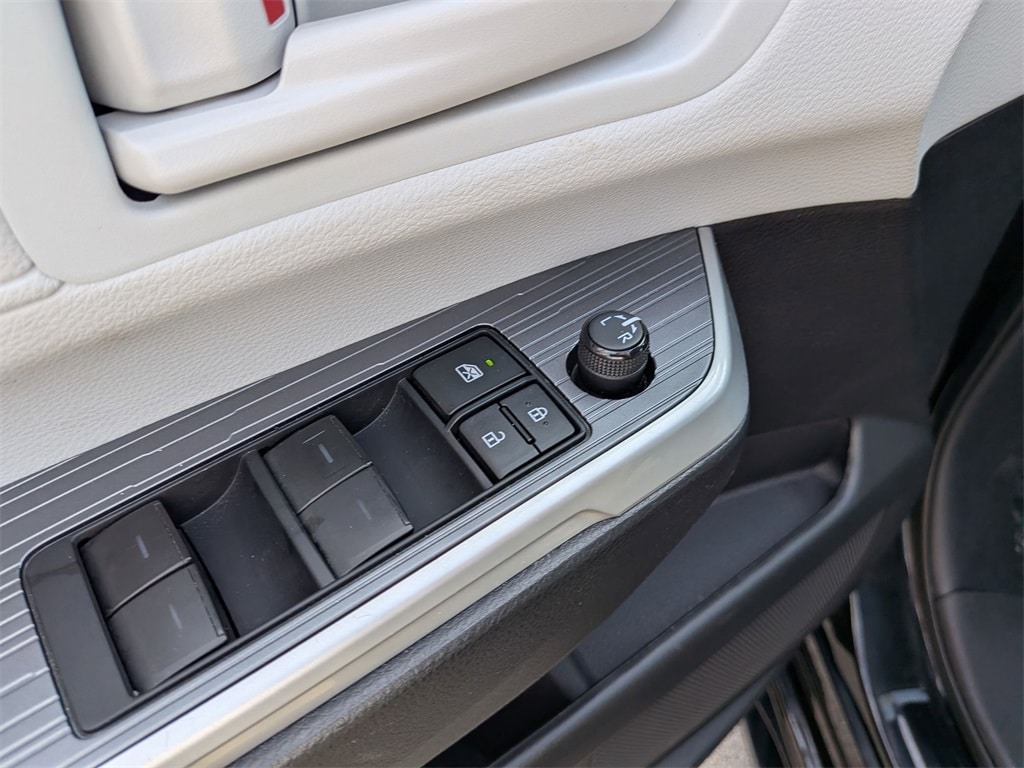 Thumbnail: 2025 Toyota Sienna - 13