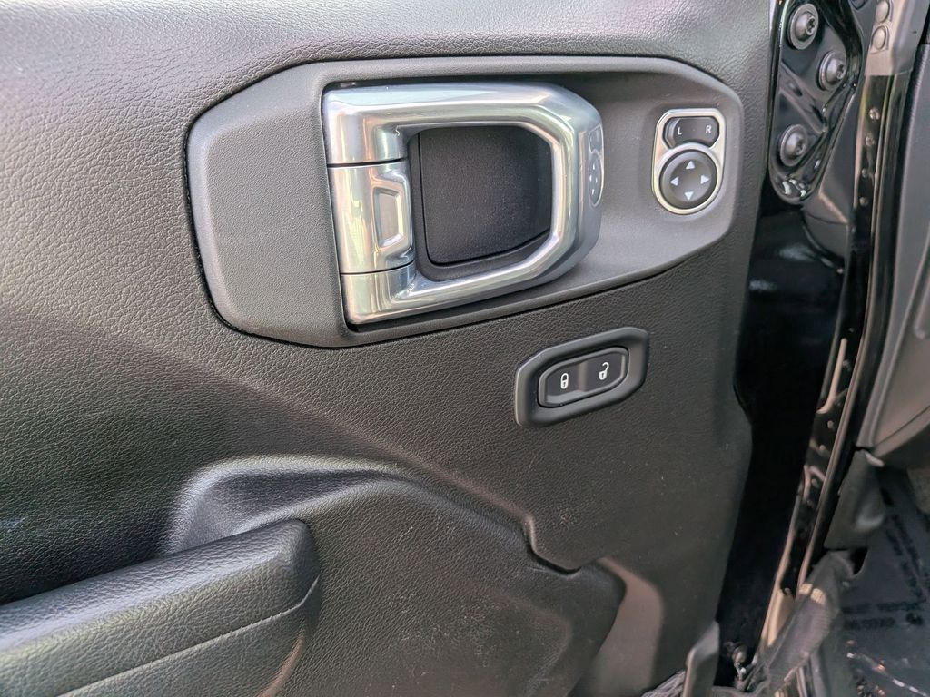 Thumbnail: 2025 Jeep Wrangler - 13