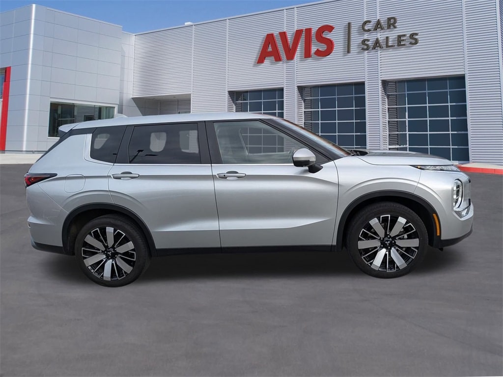 Thumbnail: 2025 Mitsubishi Outlander - 5