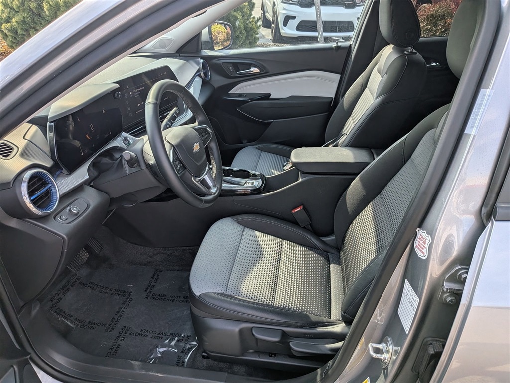 Thumbnail: 2025 Chevrolet Trax - 11