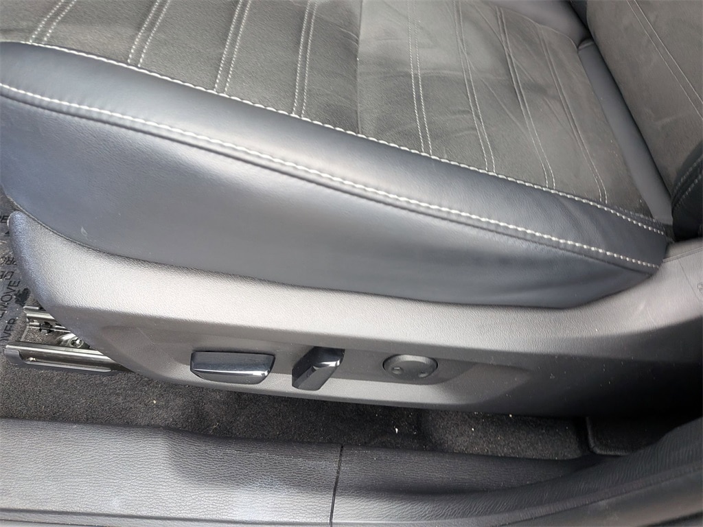 Thumbnail: 2025 Mitsubishi Outlander - 14