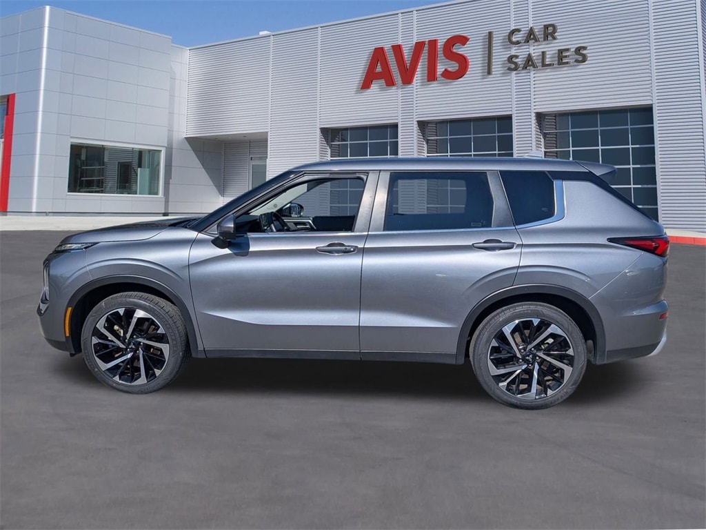 Thumbnail: 2024 Mitsubishi Outlander - 10