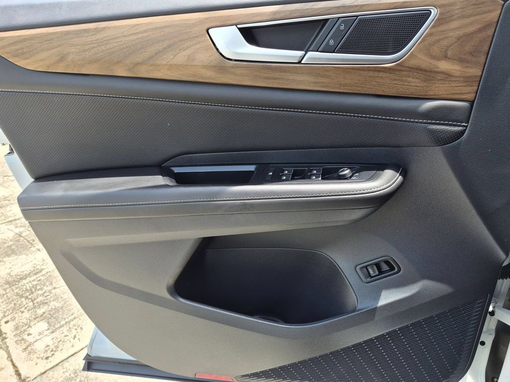 2025 Volkswagen Atlas SE w/Tech - Photo 20