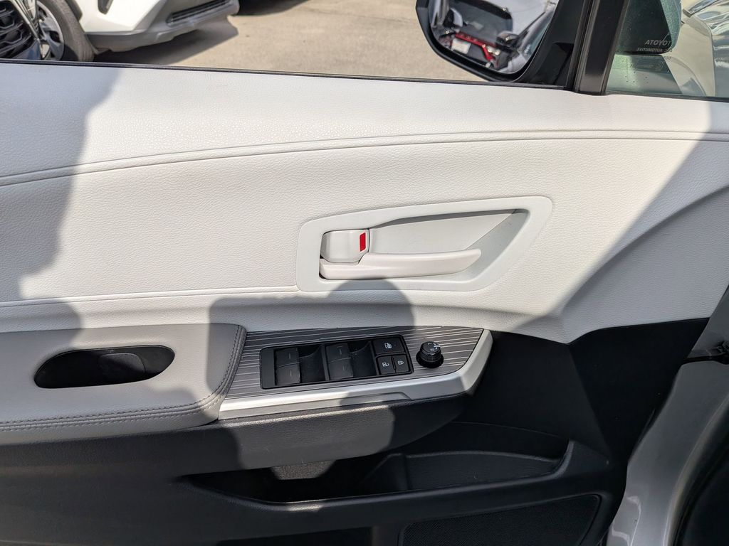 Thumbnail: 2025 Toyota Sienna - 11