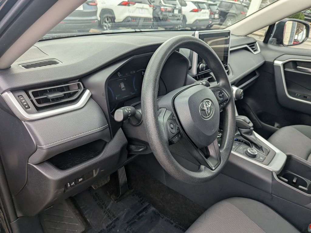 Thumbnail: 2025 Toyota RAV4 - 15