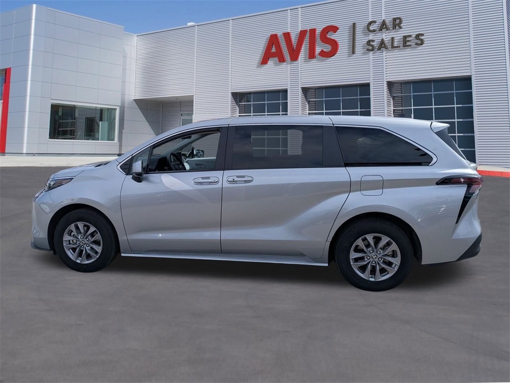 Thumbnail: 2025 Toyota Sienna - 10
