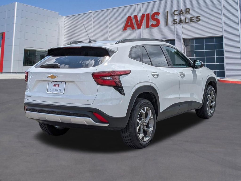 Thumbnail: 2025 Chevrolet Trax - 3