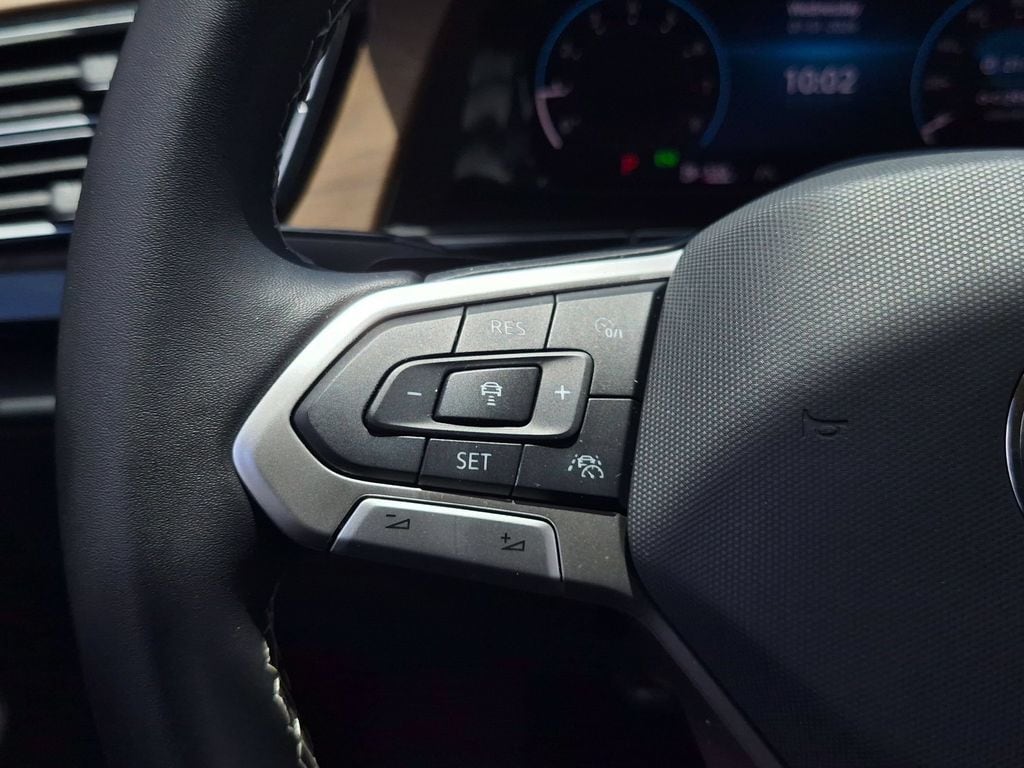 2025 Volkswagen Atlas SE w/Tech - Photo 14