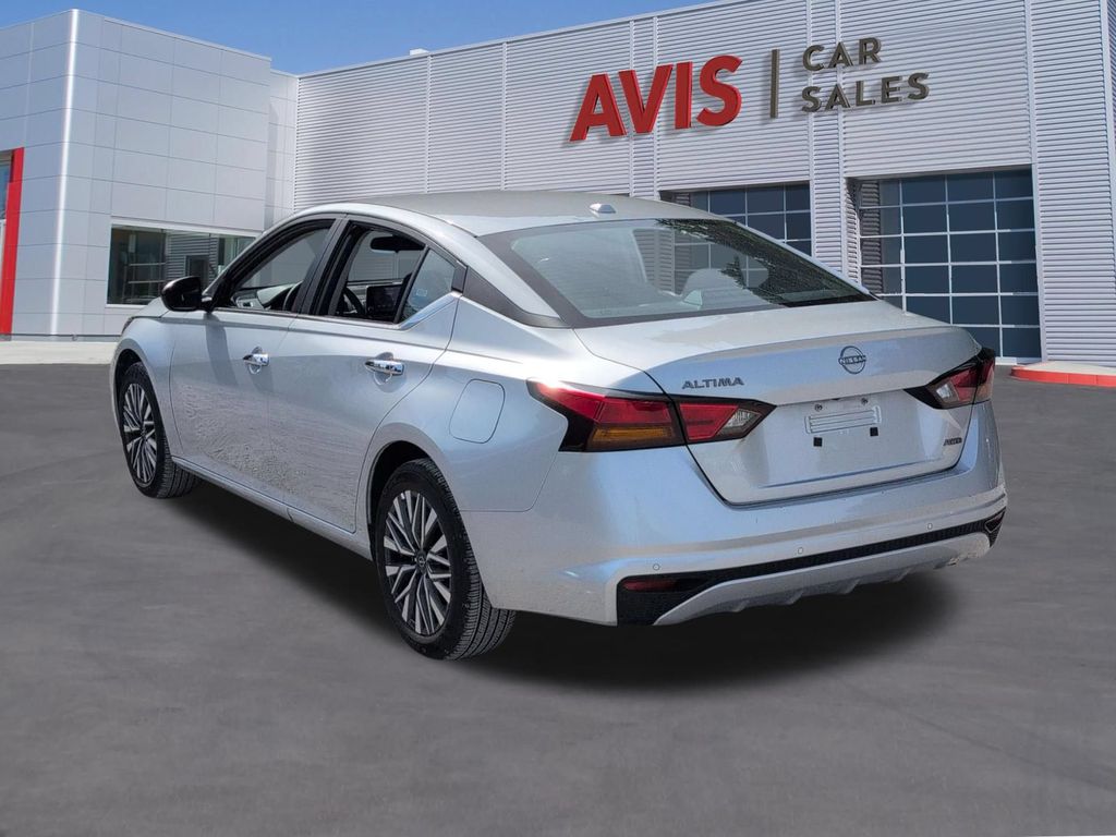 Thumbnail: 2025 Nissan Altima - 9