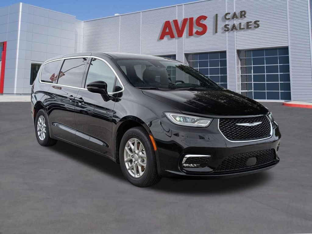 Thumbnail: 2025 Chrysler Pacifica - 9