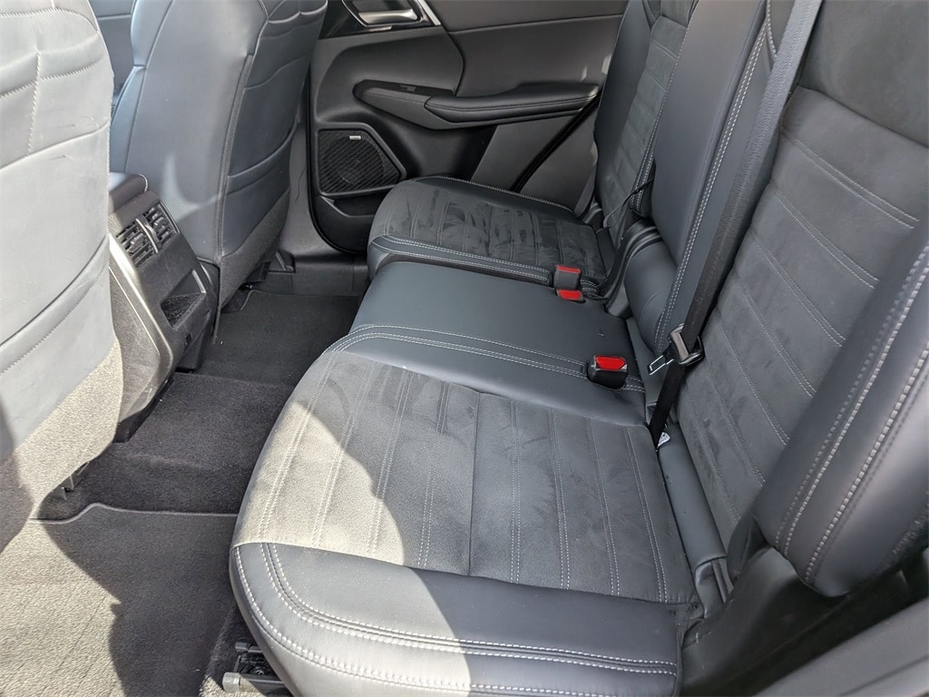 Thumbnail: 2025 Mitsubishi Outlander - 25