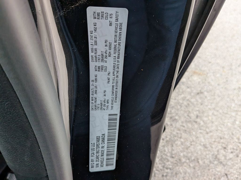 Thumbnail: 2025 Chrysler Pacifica - 36