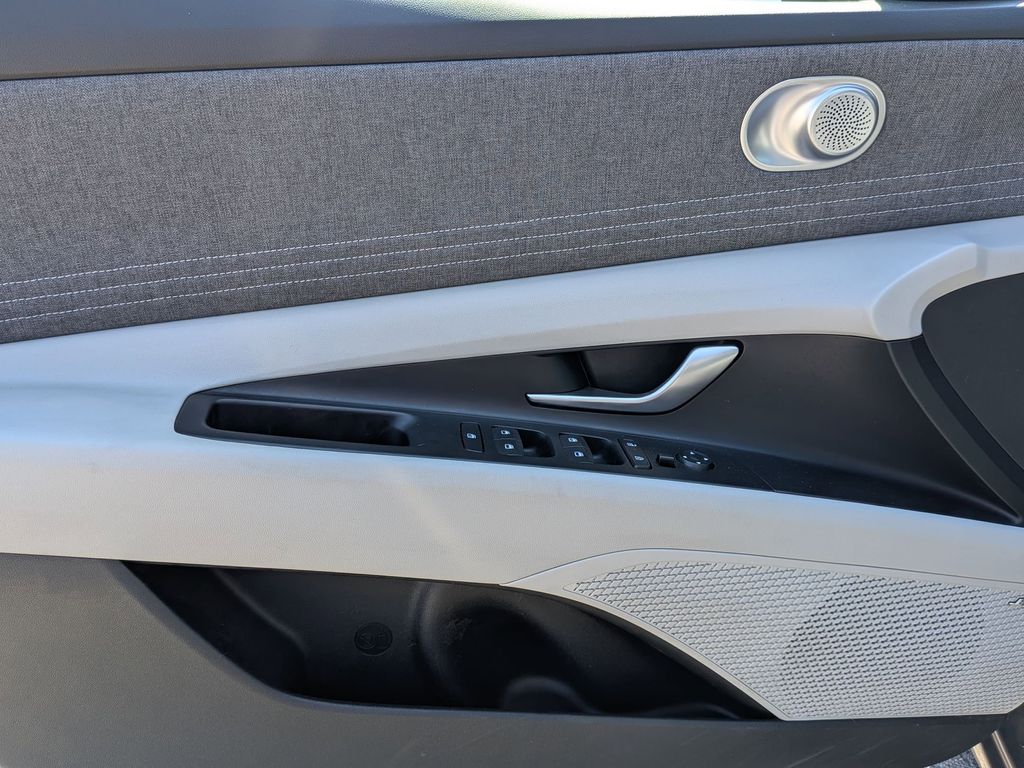 Thumbnail: 2025 Hyundai Elantra - 11