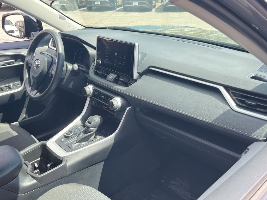 Thumbnail: 2025 Toyota RAV4 - 31