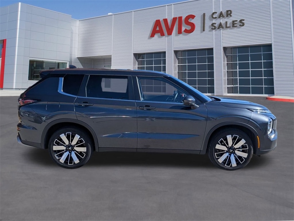 Thumbnail: 2025 Mitsubishi Outlander - 5