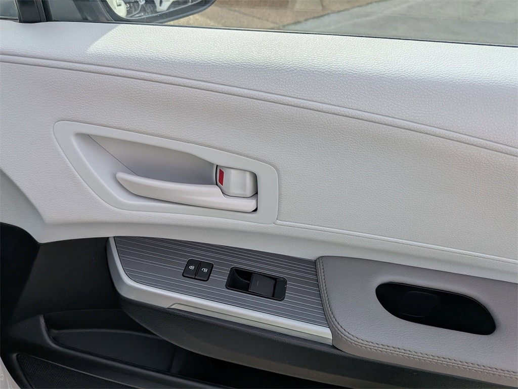 Thumbnail: 2025 Toyota Sienna - 26