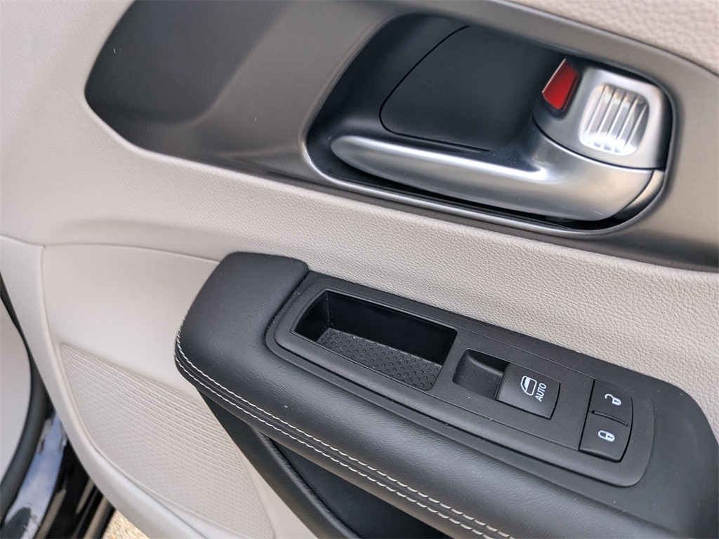 Thumbnail: 2024 Chrysler Pacifica - 30