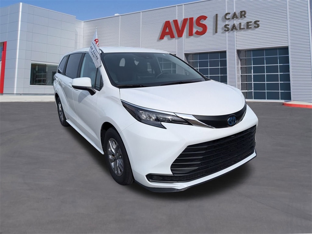 Thumbnail: 2025 Toyota Sienna - 3