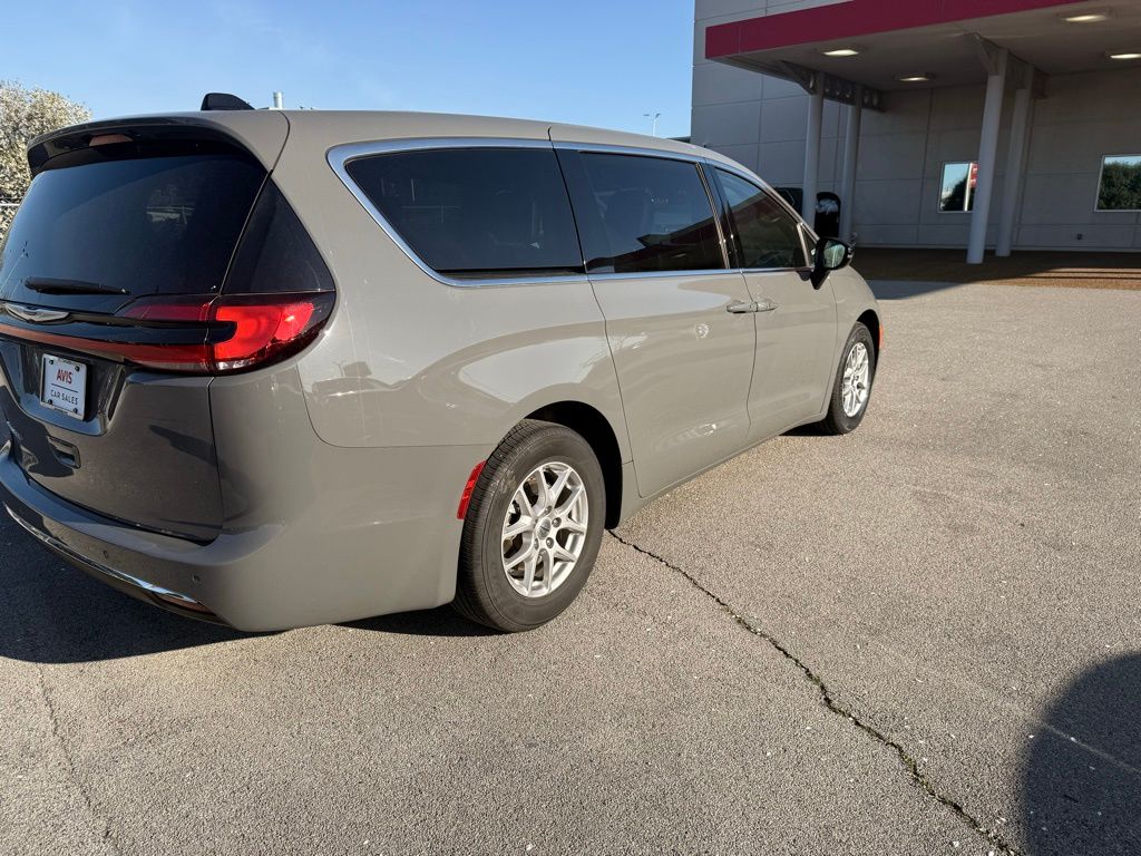 Thumbnail: 2025 Chrysler Pacifica - 5