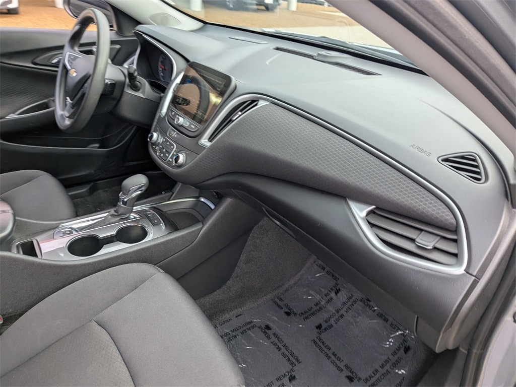 Thumbnail: 2024 Chevrolet Malibu - 32